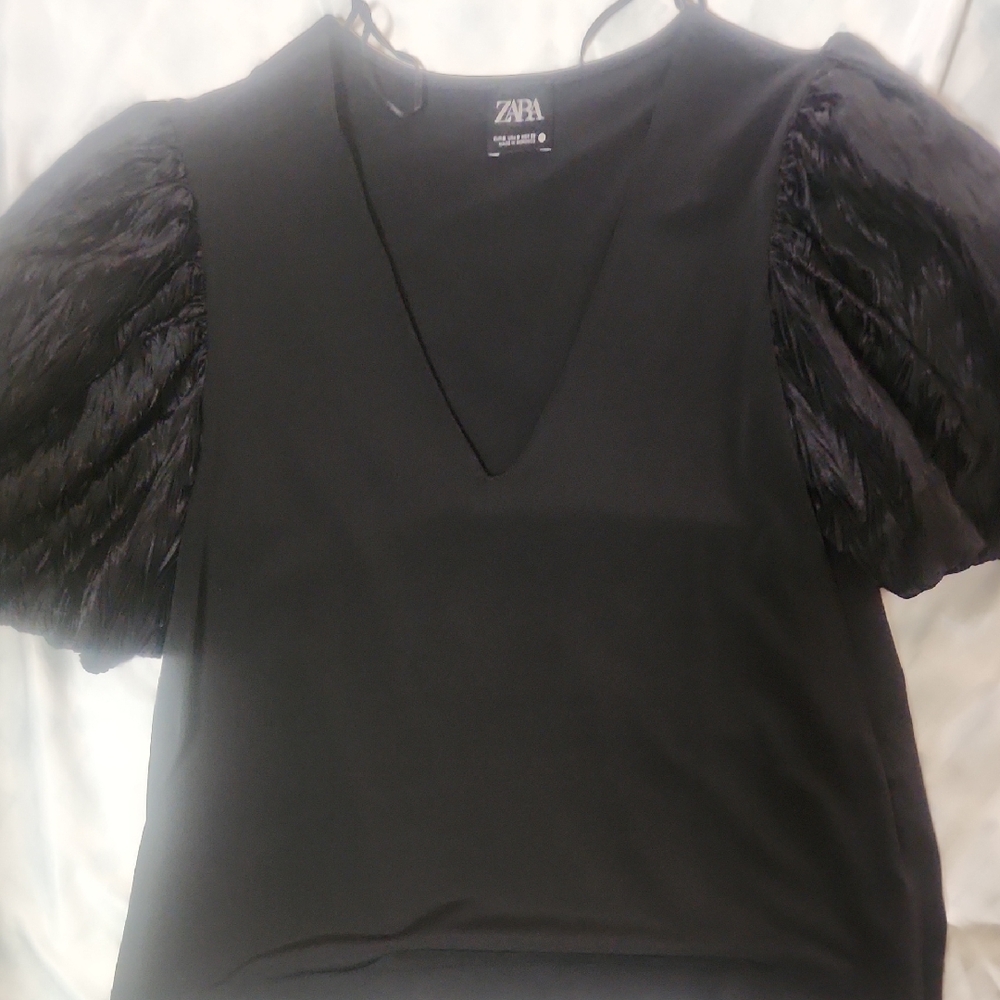Zara Elegant Black Textured Sleeve Blouse